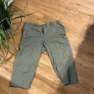 Sage green Croft & barrow stretch capris